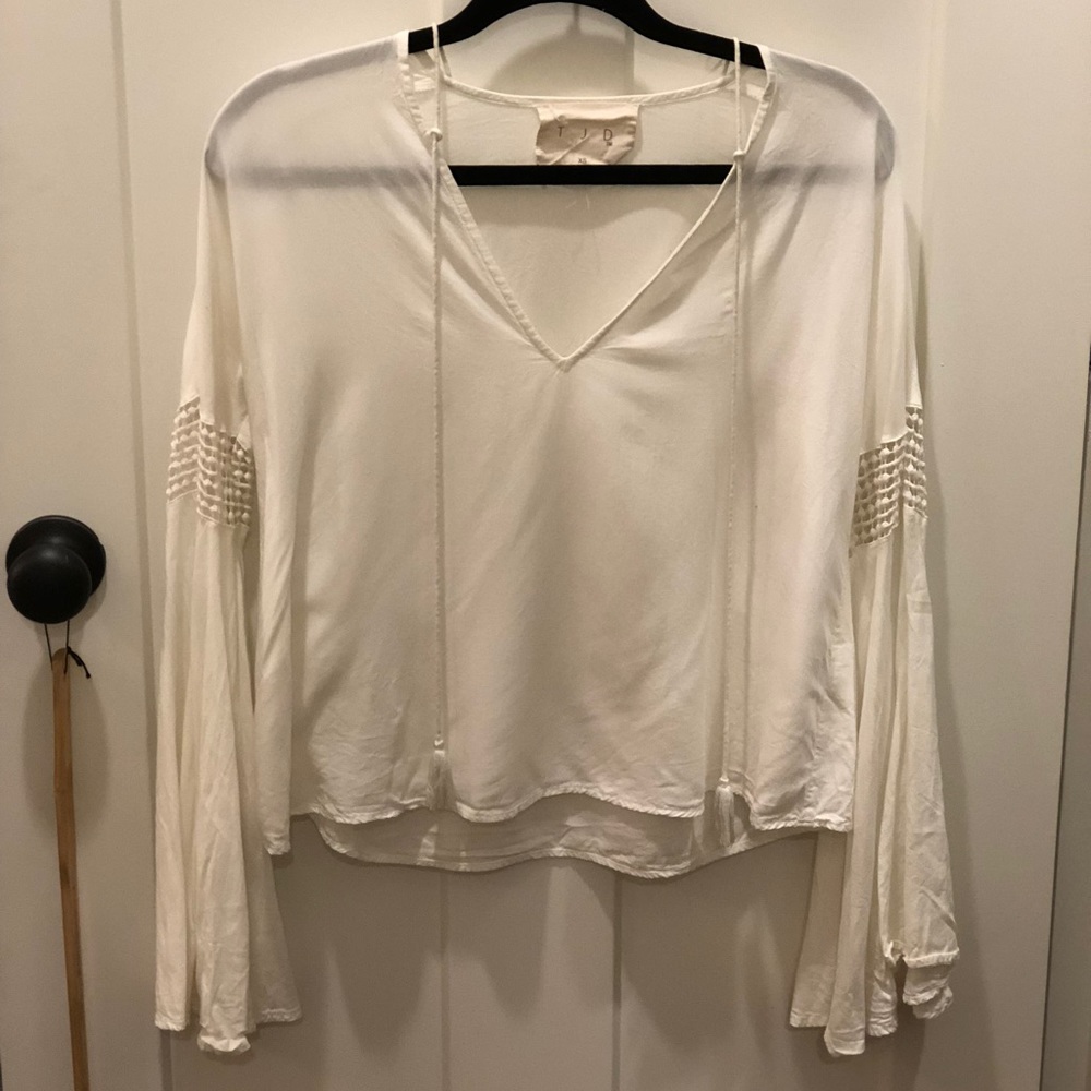 Bell sleeve shirt